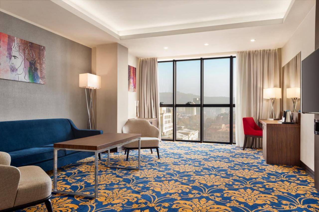 Ramada Hotel & Suites By Wyndham Jerevan Exteriér fotografie