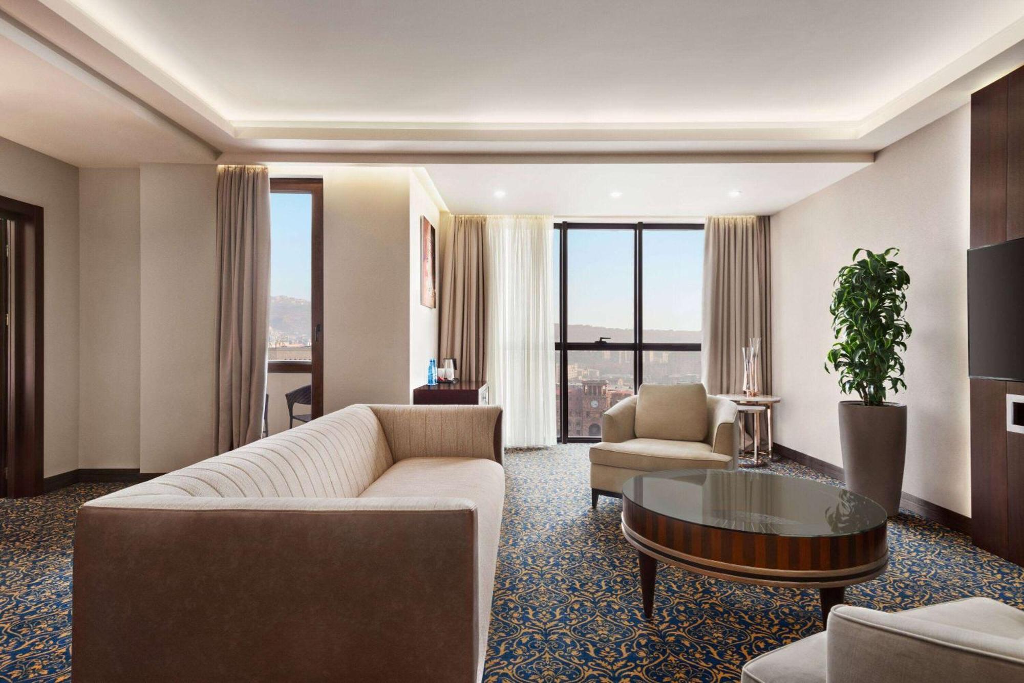 Ramada Hotel & Suites By Wyndham Jerevan Exteriér fotografie