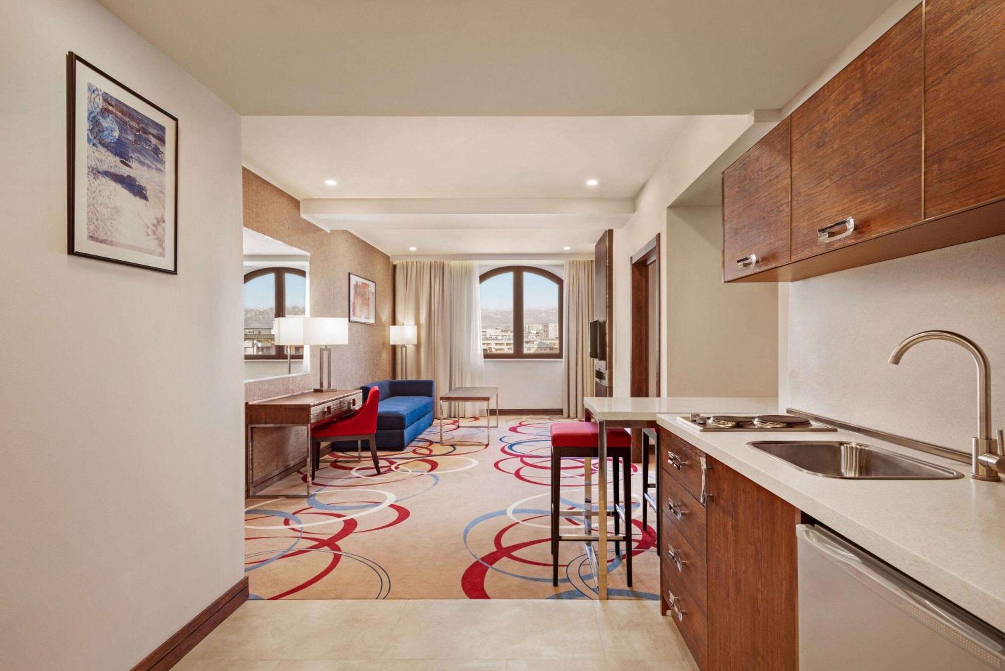 Ramada Hotel & Suites By Wyndham Jerevan Exteriér fotografie