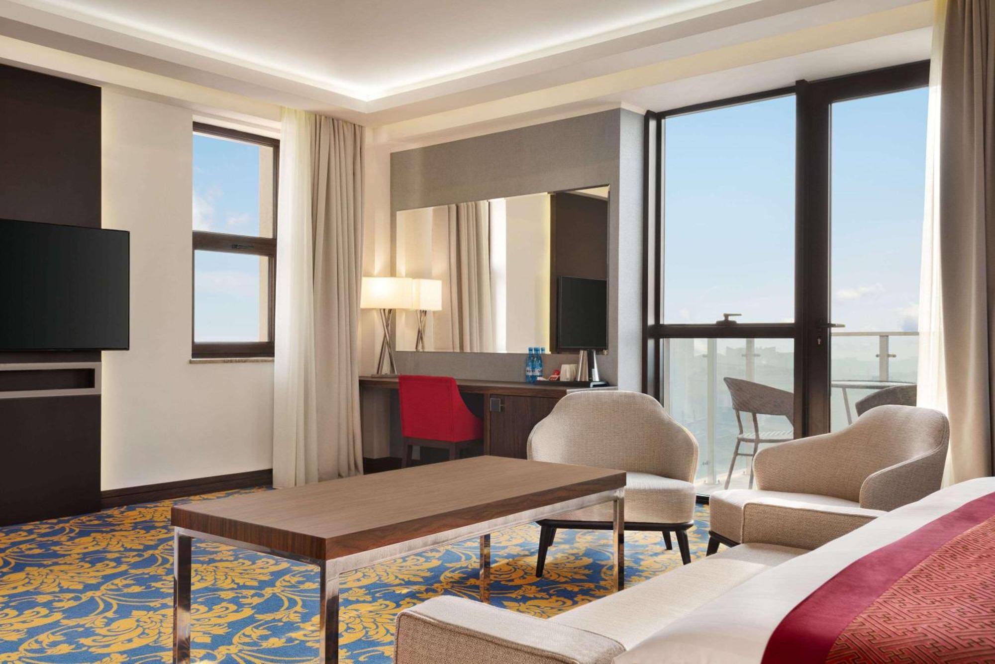 Ramada Hotel & Suites By Wyndham Jerevan Exteriér fotografie
