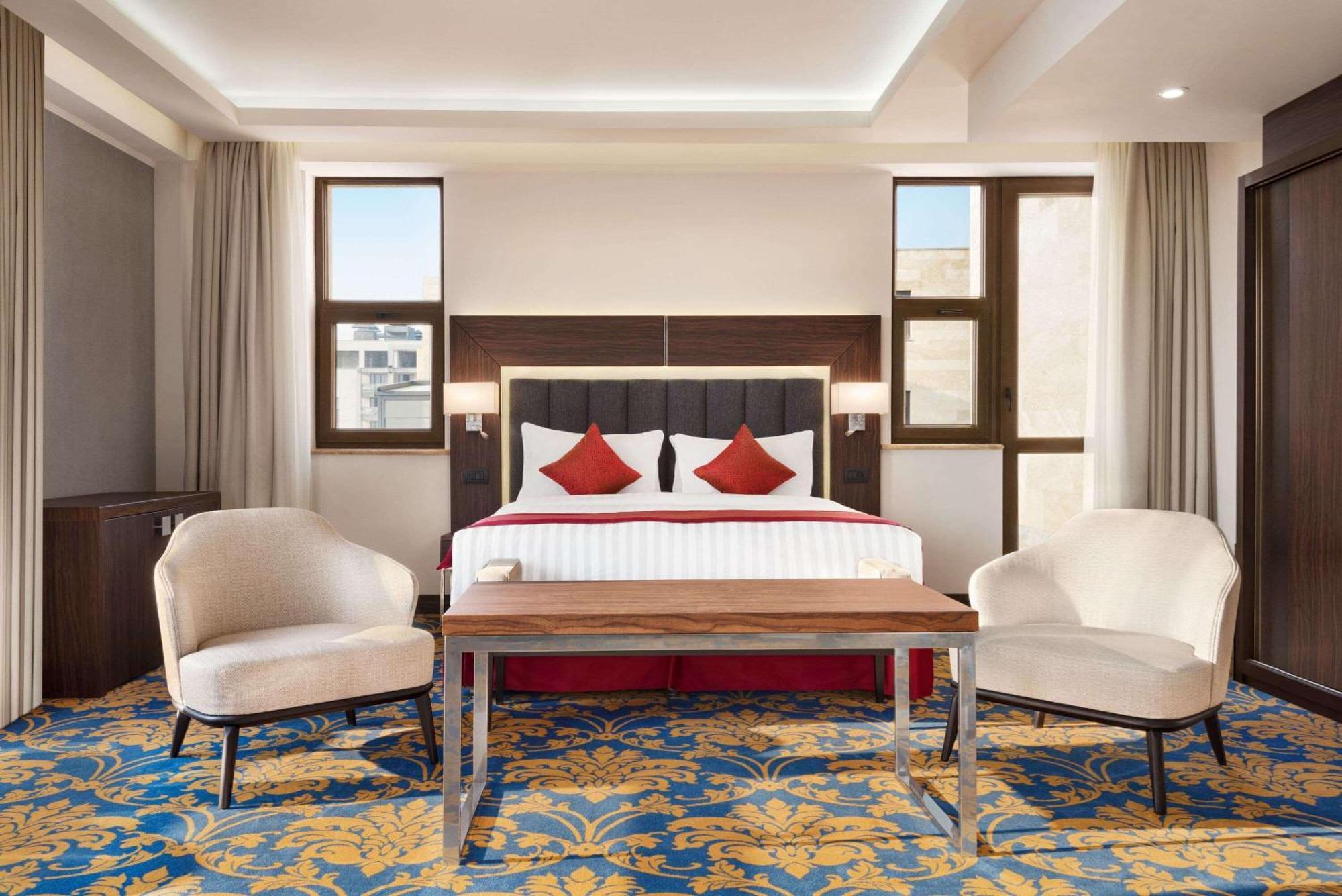 Ramada Hotel & Suites By Wyndham Jerevan Exteriér fotografie
