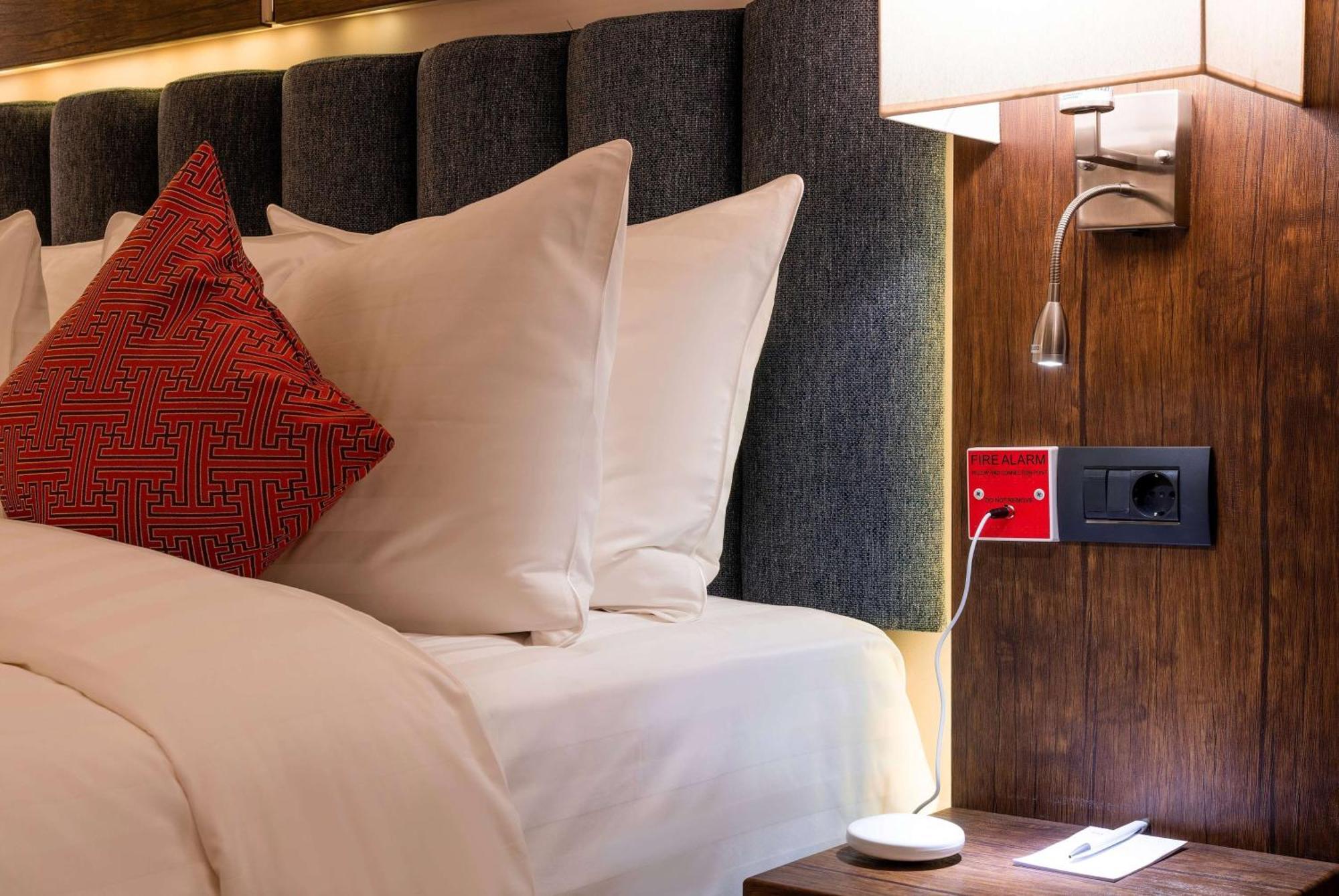Ramada Hotel & Suites By Wyndham Jerevan Exteriér fotografie