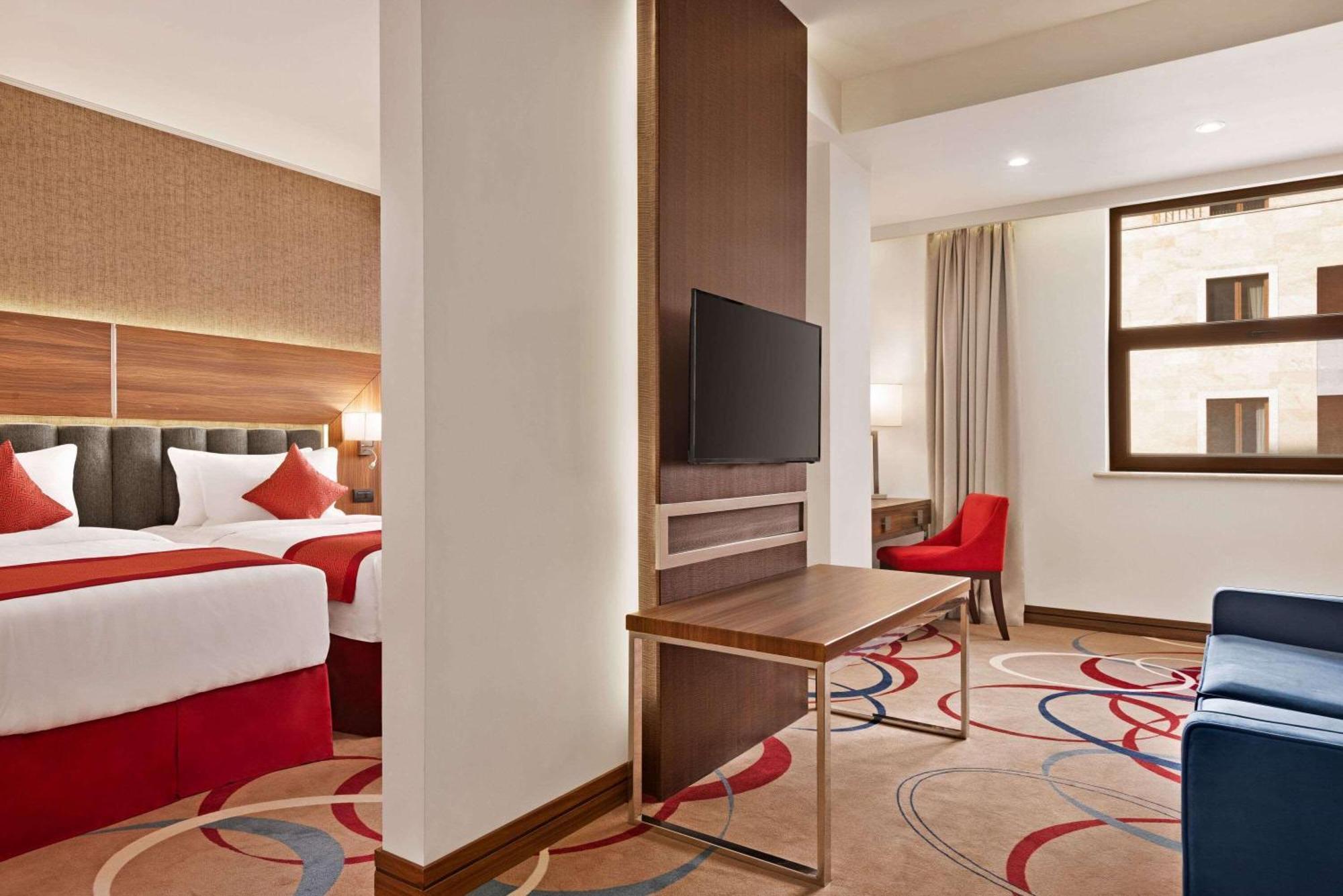 Ramada Hotel & Suites By Wyndham Jerevan Exteriér fotografie
