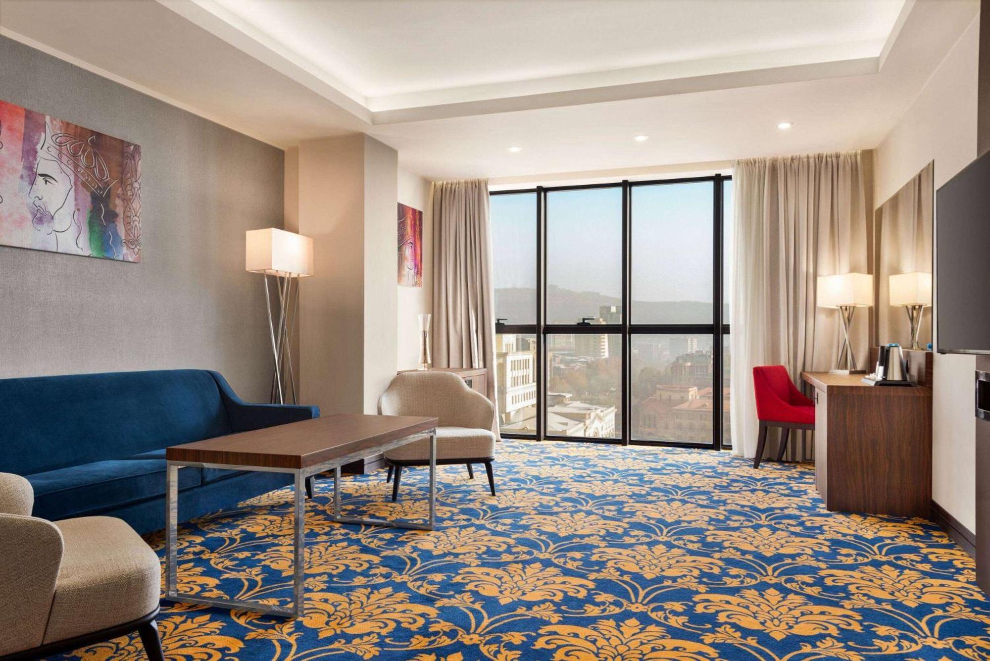 Ramada Hotel & Suites By Wyndham Jerevan Exteriér fotografie