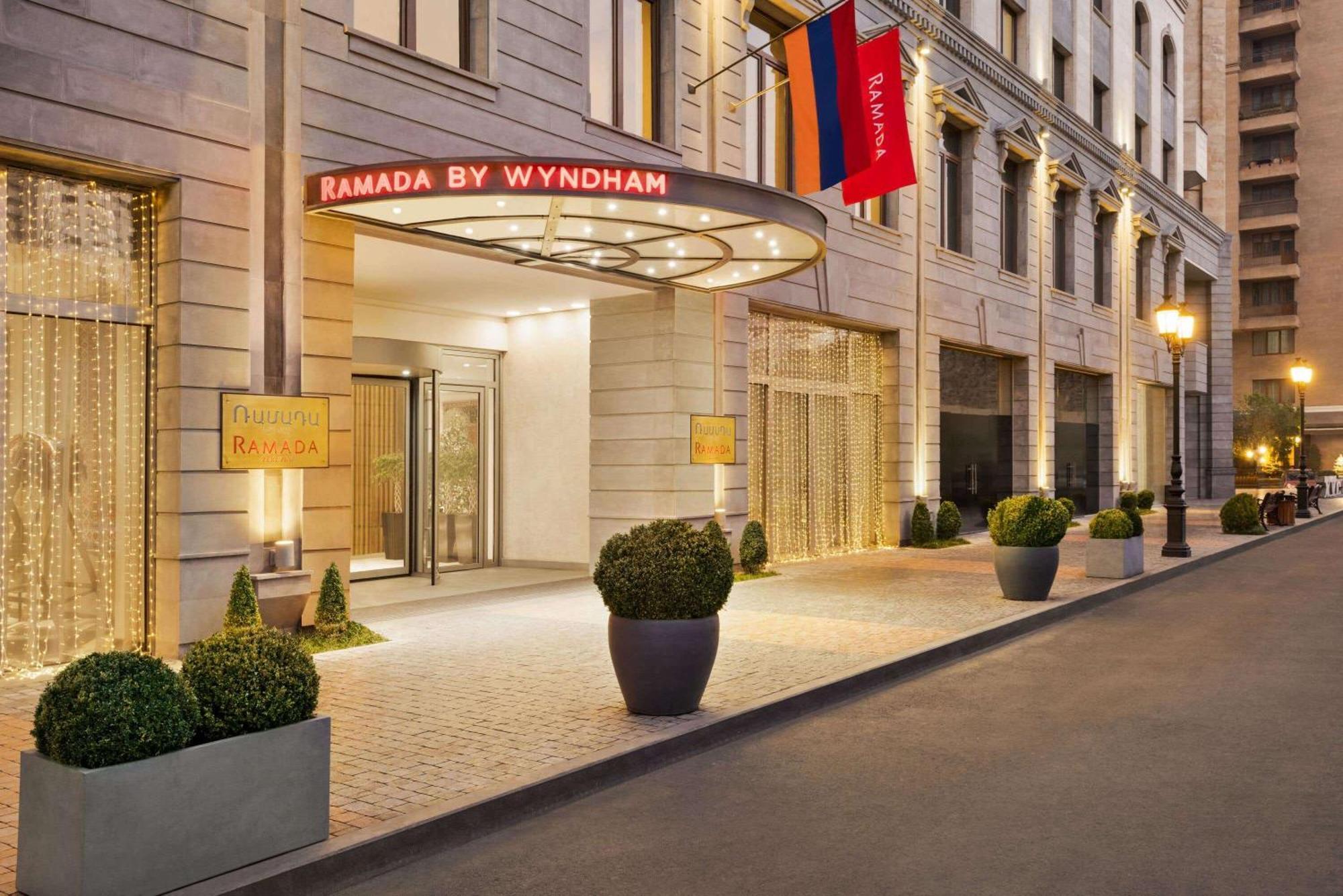 Ramada Hotel & Suites By Wyndham Jerevan Exteriér fotografie